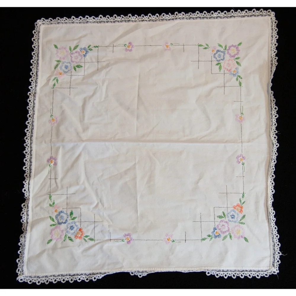 Vintage Hand‎ Embroidered Floral Lace Tablecloth & Cross Stitch Topper Set White